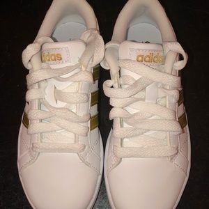 Adidas NWOT Kids 13 White and Gold comforts